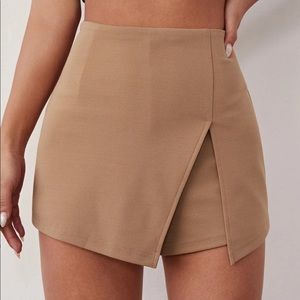 SHEIN NWOT Tan Zip Up Slit Skort Women’s Medium